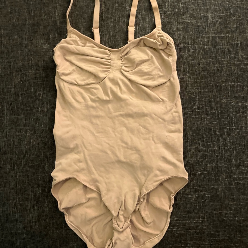 SKIMS bodysuit nude size 4xl/5xl. Gently used, excellent condition